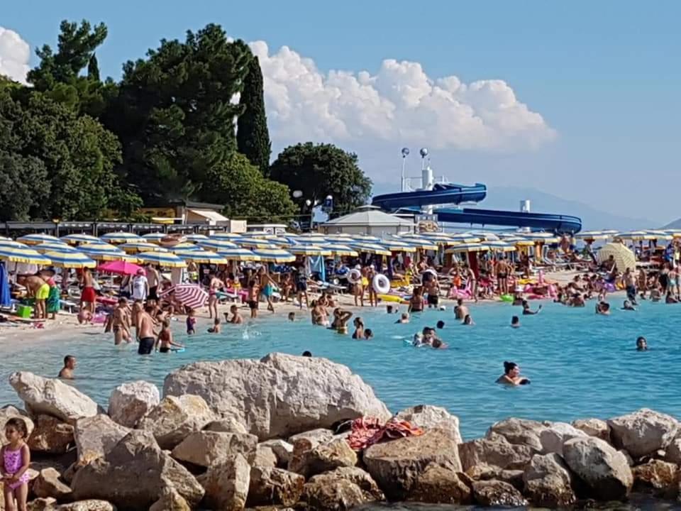 Roko Apartments Selce Bagian luar foto